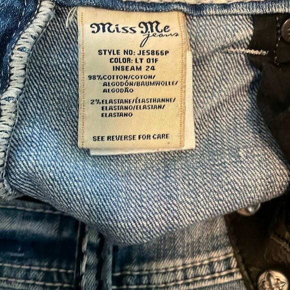 Miss Me Women’s Size 31 Cuffed Capri - Picture 10 of 10